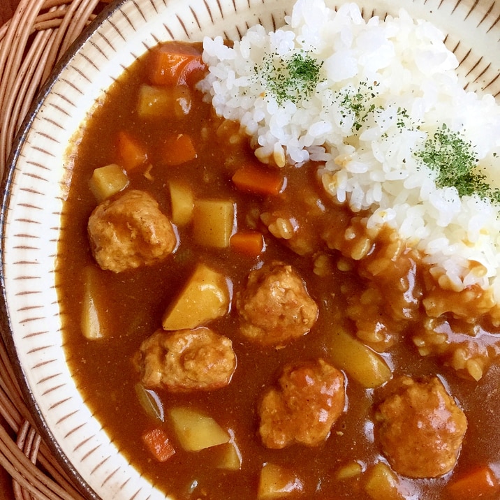 お代わりが止まらない!スパイシーミートボールカレー